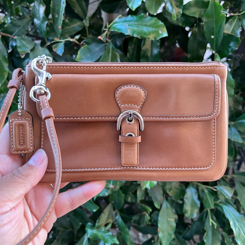SOLD—Coach Tan Leather Wristlet with Jacquard lining EUC